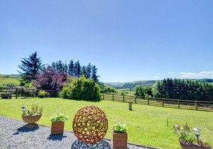 Bryncylla - Three Bedroom House, Sleeps 9