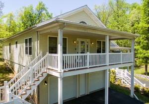 Built in 2007 - 4 BR/3 BA Lakeview in Grand Rivers - The Only City on Both Lakes