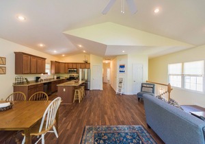 Built in 2007 - 4 BR/3 BA Lakeview in Grand Rivers - The Only City on Both Lakes