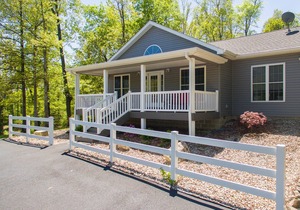 Built in 2017 - 4 BR/3 BA Lakeview in Grand Rivers - The Only City on Both Lakes