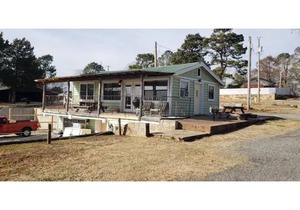 Cabin #1 at Snug Harbor Cabins Lake Eufaula, OK