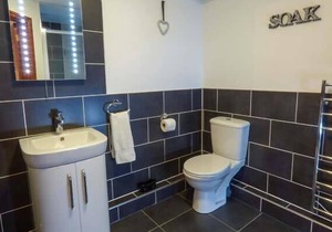 CAE CERRIG, family friendly, with hot tub in Dyffryn Ardudwy