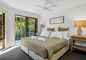 Calinda Sol 11 - all of Byrons favourite cafes, beaches and stores all within 5 min