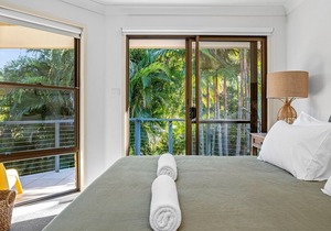 Calinda Sol 11 - all of Byrons favourite cafes, beaches and stores all within 5 min