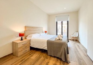 Can Cintet 1- Apartamento en la plaza de Besalú