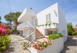 Can Miquelet - Three Bedroom Apartment, Sleeps 6