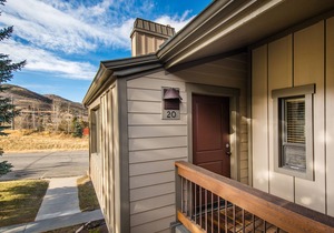 Canyons View 20: Park City Canyons: Nicely updated 2 bedroom, 2 bath. Walk to the Cabriolet Lift