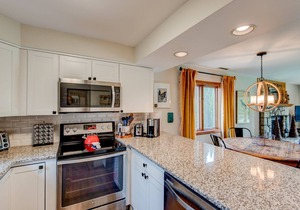 Cardinal 101 in Chetola with Resort Amenities completely renovated
