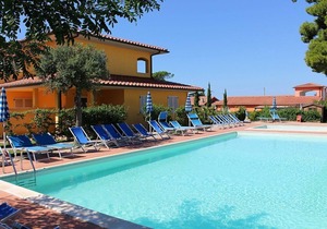 Casa Aliade C, fully refundable with voucher*: A welcoming apartment that is part of a villa surrounded by the greenery.