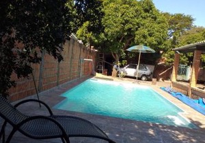 CASA COM PISCINA BROTAS