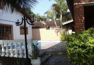 CASA COM PISCINA, CAMPO DE FUTEBOL SOCIET e PRÓXIMO A PRAIA