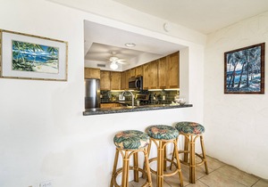 Casa De Emdeko 219 2 Bdrm DIRECT Ocean Front CORNER unit, Wrap around Lanai!