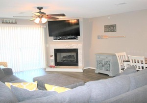 Cedar Glen, No steps, beautiful lake view, close to Ball Park and golf courses