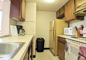 Cedar Lodge 308. 2 bedrooms near Weirs Beach!