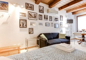 Central Studio with Wi-Fi, aircon & washing machine