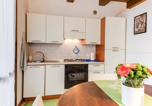 Central Studio with Wi-Fi, aircon & washing machine