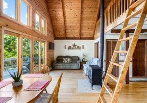 Chalet Cabin w Amazing Views, Huge Deck, Fire Pit!