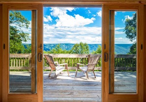 Chalet Cabin w Amazing Views, Huge Deck, Fire Pit!