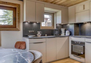 *Charming 1BR Apt Near Ski Slopes & Golf - Sleeps 4, Pet-Friendly, Ski Locker, Garage*