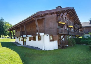 *Charming 1BR Apt Near Ski Slopes & Golf - Sleeps 4, Pet-Friendly, Ski Locker, Garage*