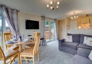 Charming 2-Bed Lodge with Hot tub in Morpeth