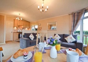 Charming 2-Bed Lodge with Hot tub in Morpeth