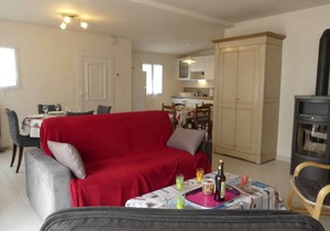Charming 2-Bedroom House Near Beach & Town + Terrace, BBQ, Parking Included
