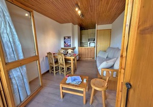 Charming 2-Room Apartment with Balcony Near Méribel Slopes and Shuttle
