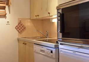 Charming 2-Room Apartment with Balcony Near Méribel Slopes and Shuttle