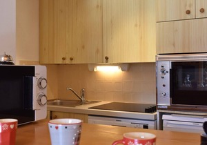 Charming 2-Room Apartment with Balcony Near Méribel Slopes and Shuttle