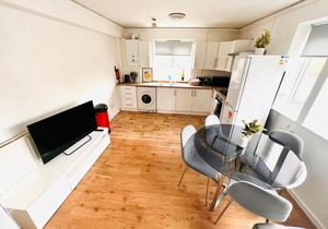 Charming 3-Bed flat in Abbey Road