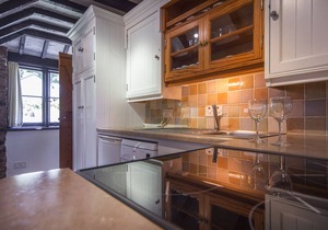 Charming 3 bedroom cottage in glorious Devon countryside, indoor pool & sauna