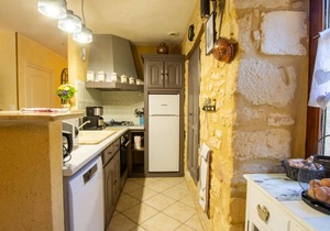Charming 3-Bedroom Farmhouse Near Scenic Limeuil with WiFi, Terrace & Baby Equipment
