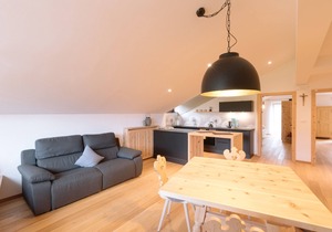 Charming and Cozy Holiday Home “Ferienwohnung SEA Wieserhof” with Mountain View, Balcony, Shared Garden & WiFi; Parking Available