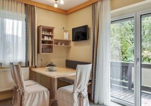 Charming Apartment in Zell am See with Mountain Views