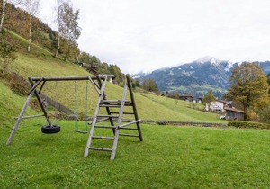 Charming Apartment in Zell am See with Mountain Views