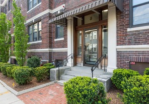 Charming Brighton 2BR w W/D, by Restaurants & Shops by Blueground