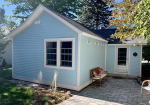 Charming Cottage in the heart of Leland Village / Remodeled this year!