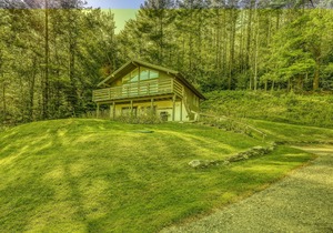 Charming duplex with breathtaking forest and nature views!