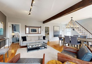Charming, historic cottage with modern upgrades - stroll to dining & attractions