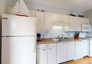 Charming, historic cottage with modern upgrades - stroll to dining & attractions