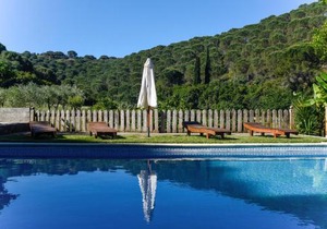 Charming house in Porto de Mós with lake view
