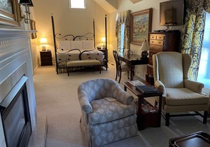 Charming Inn with Spacious Suite - Marble Bathrooms - Spa - Farm to Table Dining