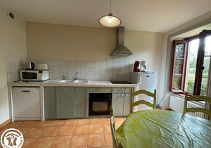Charming Italian-Style Cottage with Pool, Near Vineyards & Historic Towns