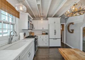 Charming Lakefront Cottage Nearby to the Weirs with dock and sand beach