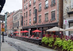 Charming North End 2BR on Salem Street by Blueground