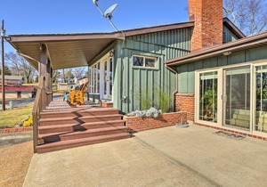 Charming Ohio River Home with Water Views and Porch!