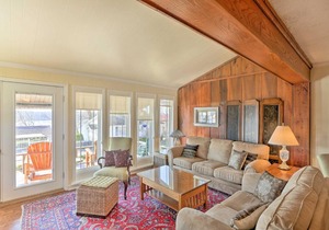 Charming Ohio River Home with Water Views and Porch!