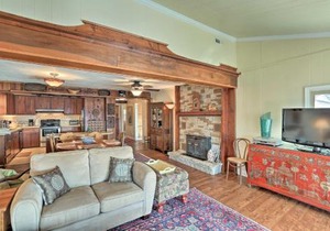 Charming Ohio River Home with Water Views and Porch!