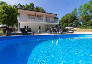 Charming villa Prisca with pool and nice view of the wood